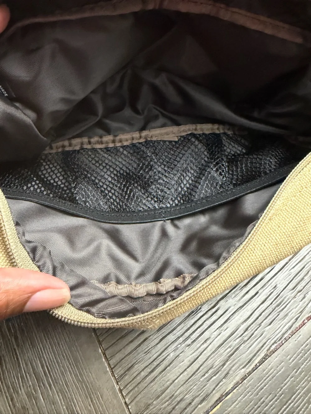 Tommy Bahama Travel Personal Hanging Bag With Multiple Pockets